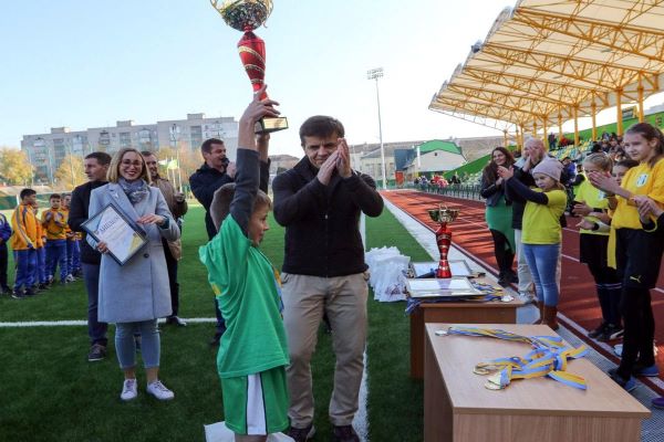 Переможці дитячого турніру з футболу отримали подарунки Переможці дитячого турніру з футболу отримали подарунки